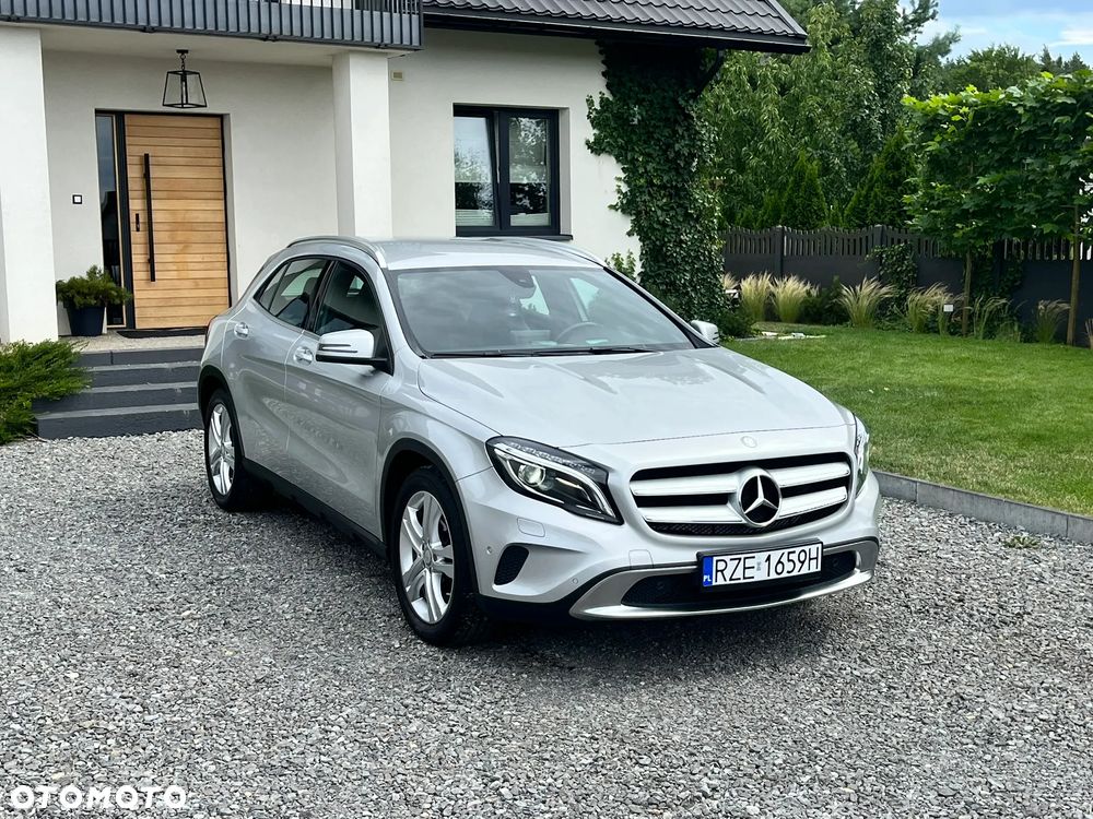 Mercedes-Benz GLA 180 - 16
