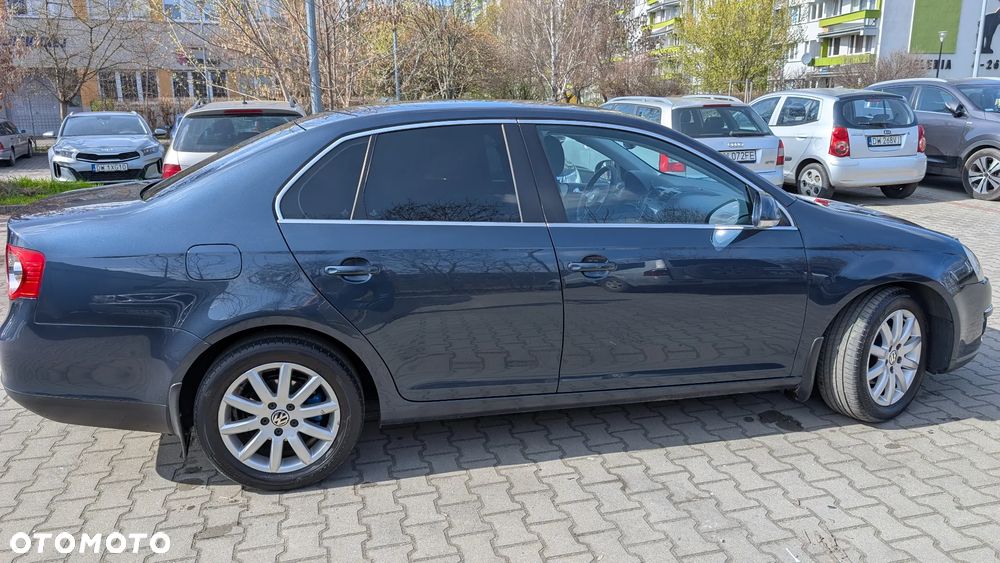 Volkswagen Jetta 1.6 TDI DPF Comfortline - 8