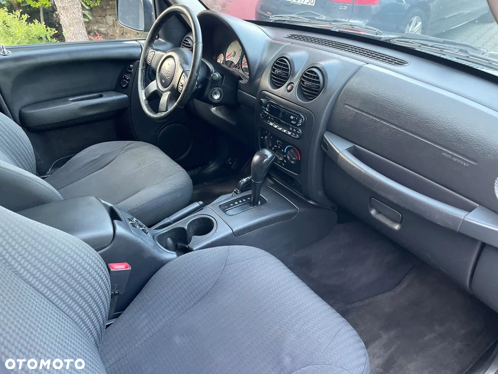 Jeep Liberty 3.7 4x4 - 16