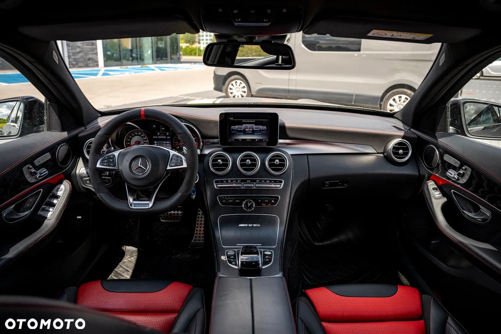 Mercedes-Benz Klasa C AMG 63 S - 16