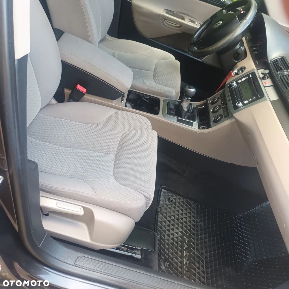 Volkswagen Passat 2.0 FSI Sportline - 4