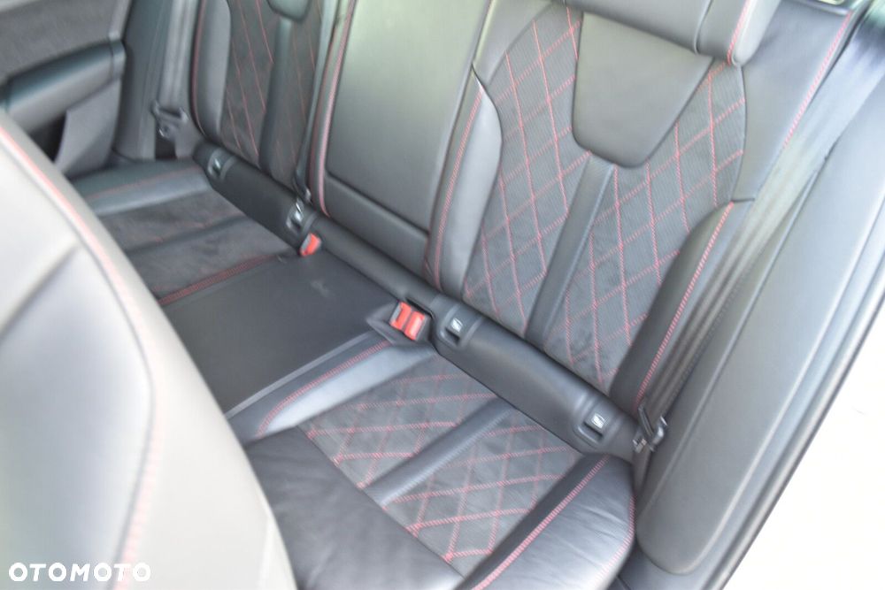 Skoda Octavia 2.0 TDI RS DSG - 33