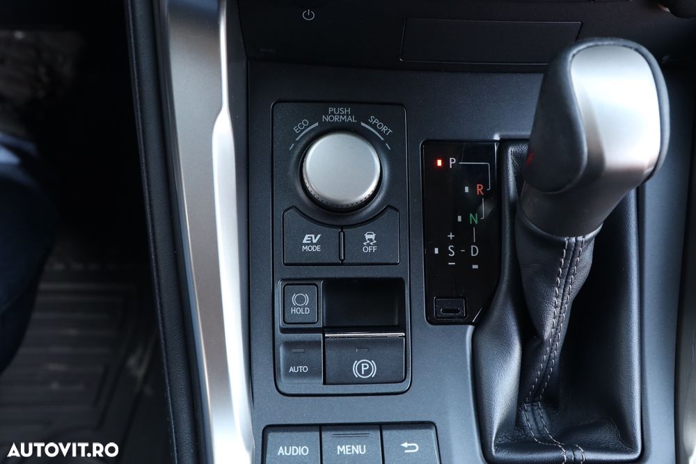 Lexus Seria NX 300h - 22
