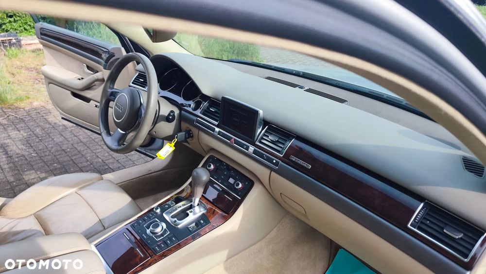 Audi A8 4.2 Quattro - 33