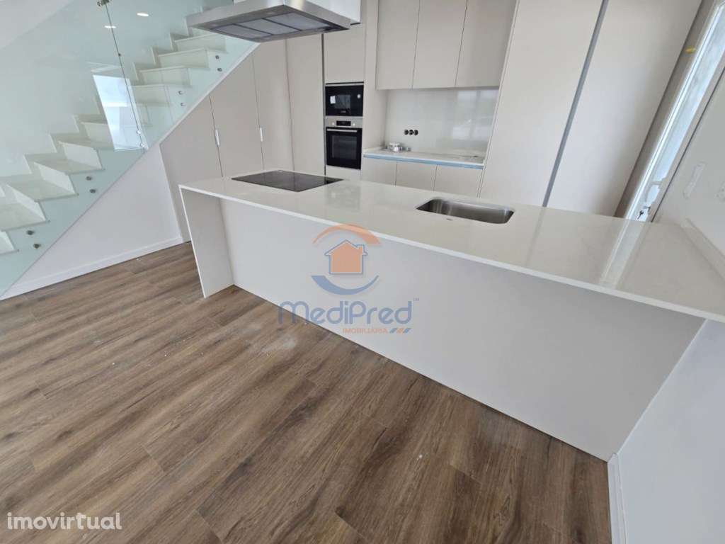 Moradia T4+1 com Piscina | Vale Pequeno, Pontinha - Grande imagem: 2/26