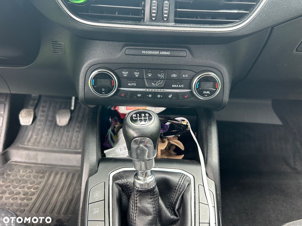 Ford Focus 1.5 EcoBlue Titanium Business - 17