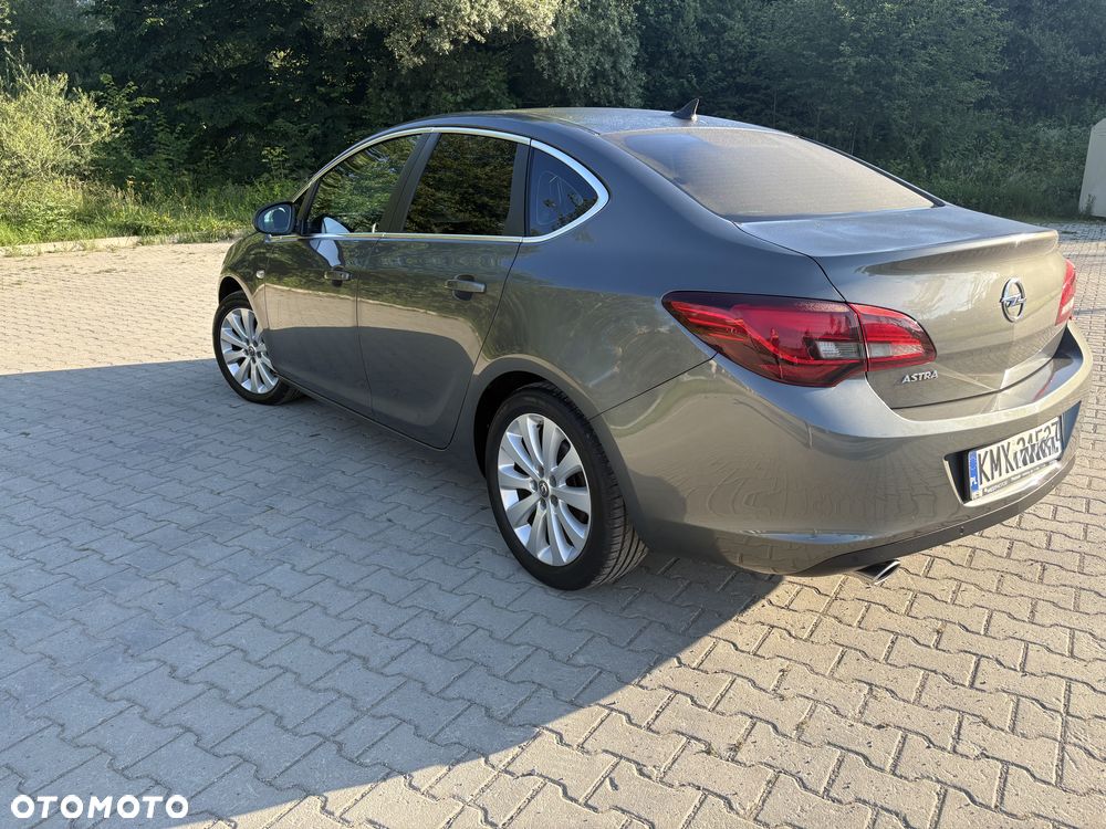 Opel Astra 1.4 T Executive - 5