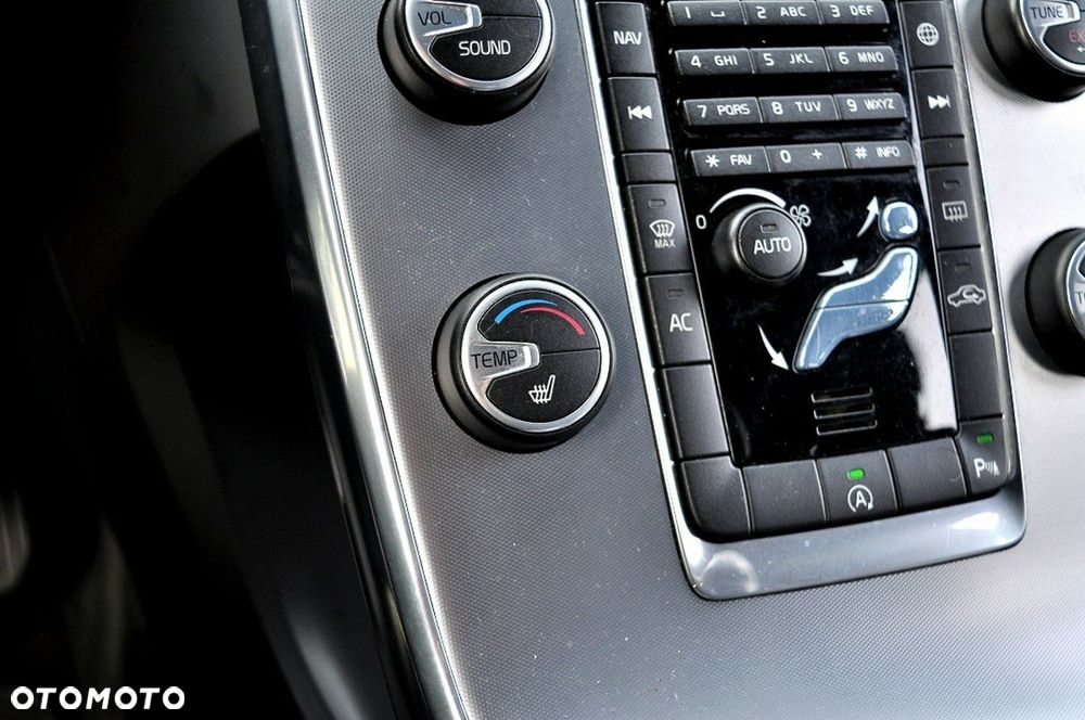 Volvo V60 D3 Drive-E Momentum - 28