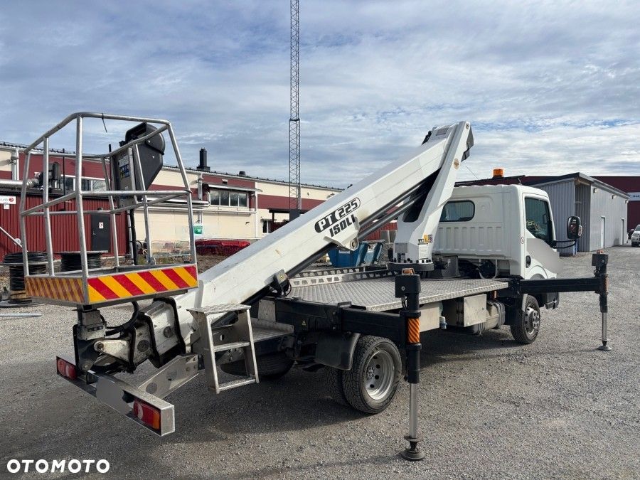 Nissan Cabster N400 - 2