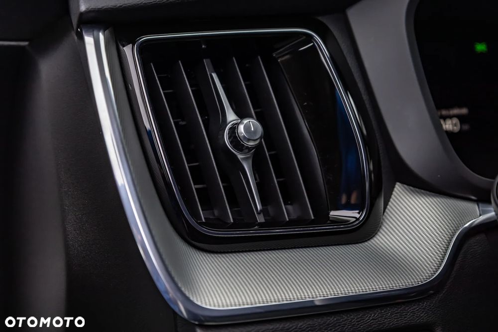 Volvo XC 60 B4 D AWD Plus Dark - 23