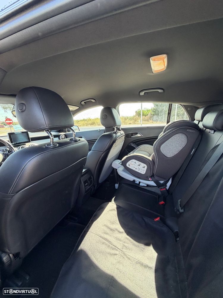 Mercedes-Benz CLA 220 d 7G-DCT Urban - 11