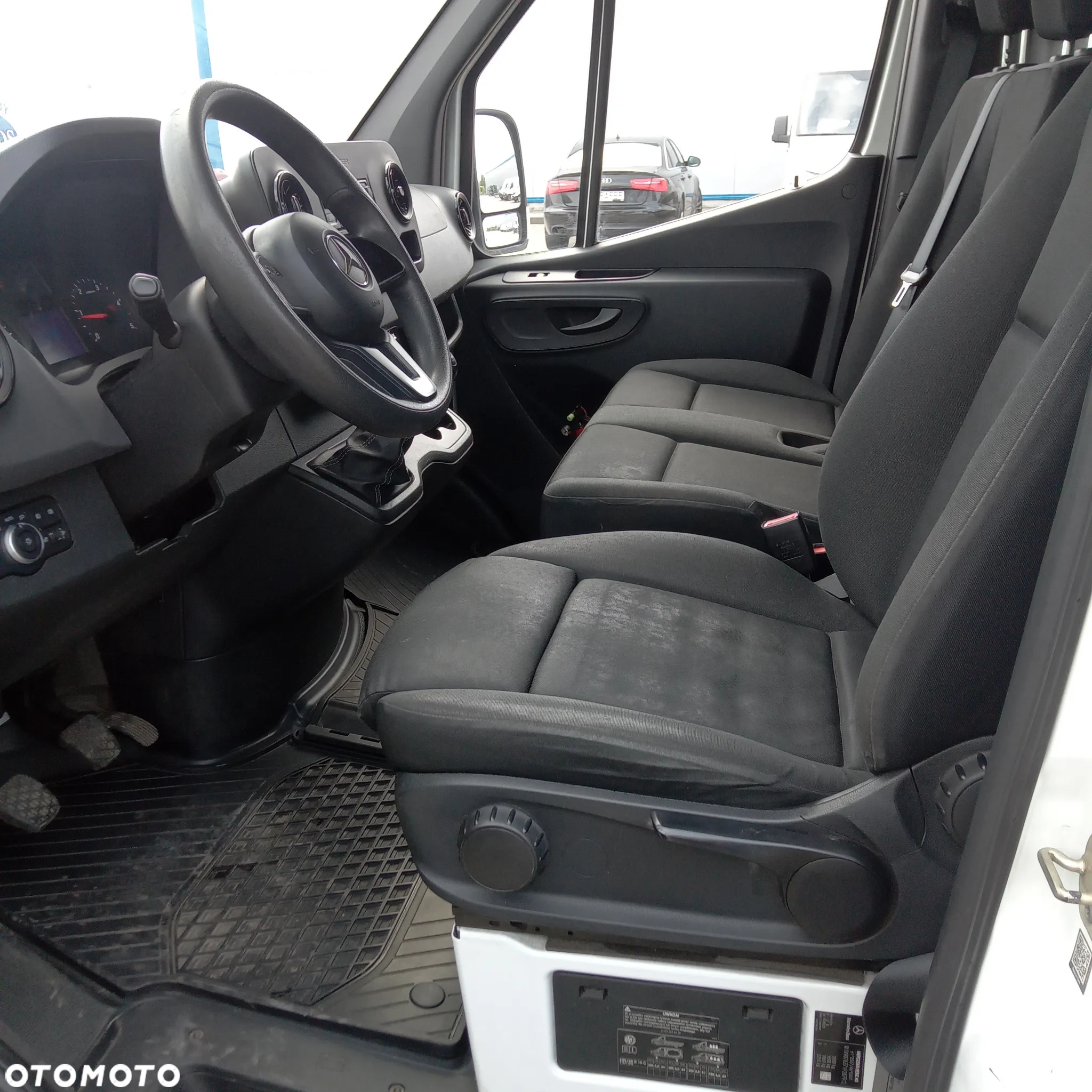 Mercedes-Benz Sprinter - 10