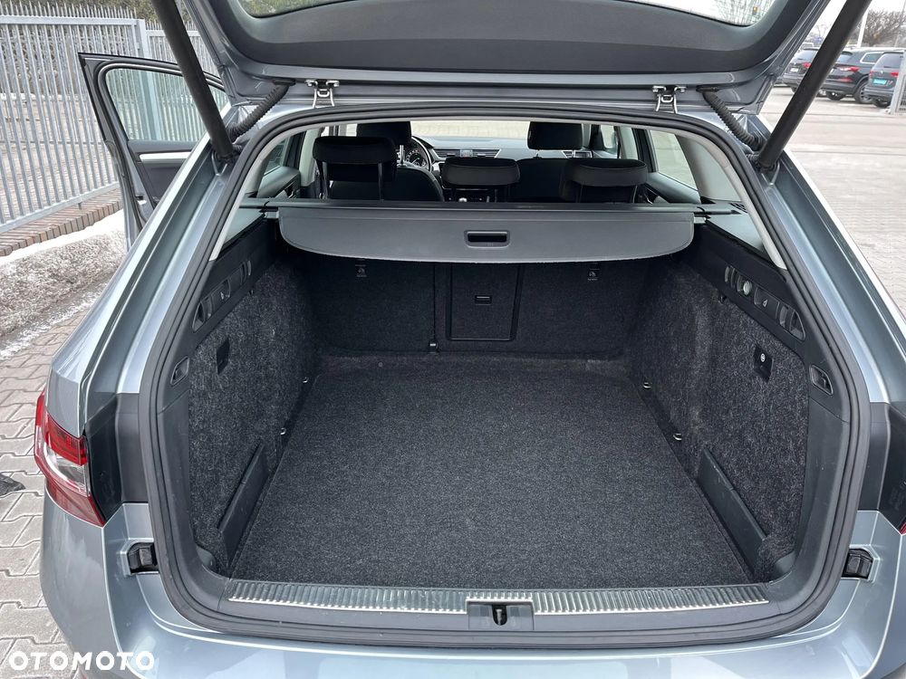 Skoda Superb 2.0 TDI SCR Ambition DSG - 17