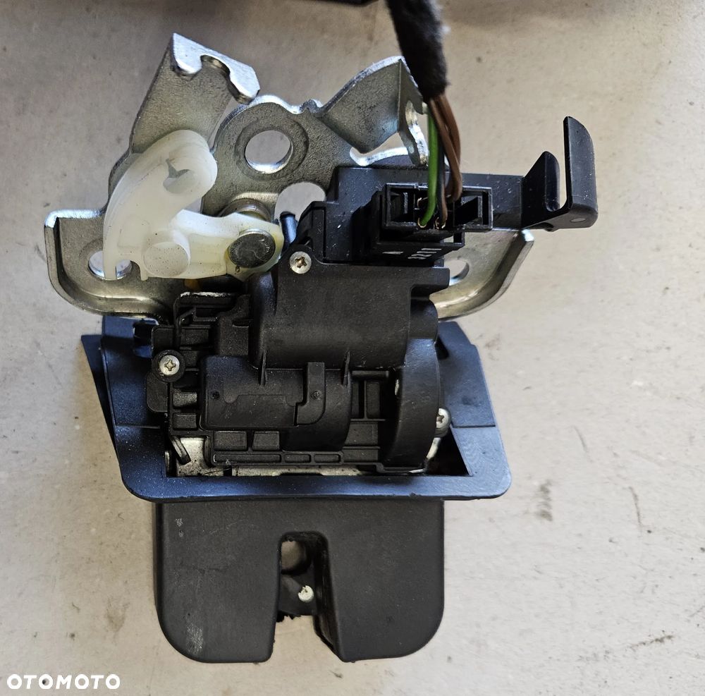 Seat Ibiza 4 IV 6J kombi zamek klapy tył tylnej - 1