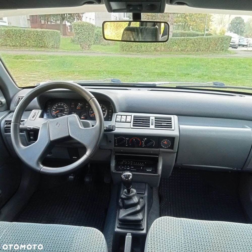Renault Clio - 23