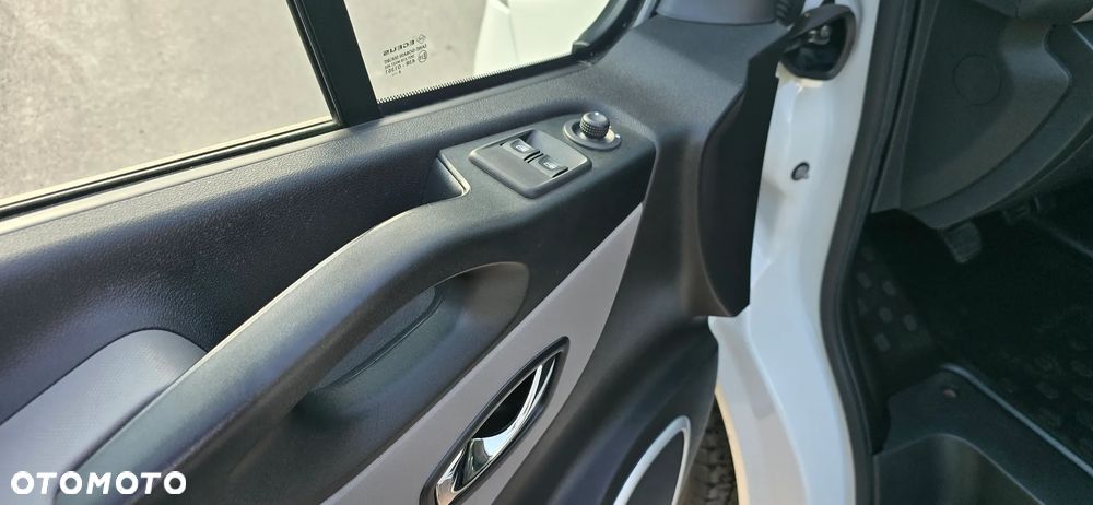 Renault Trafic - 16
