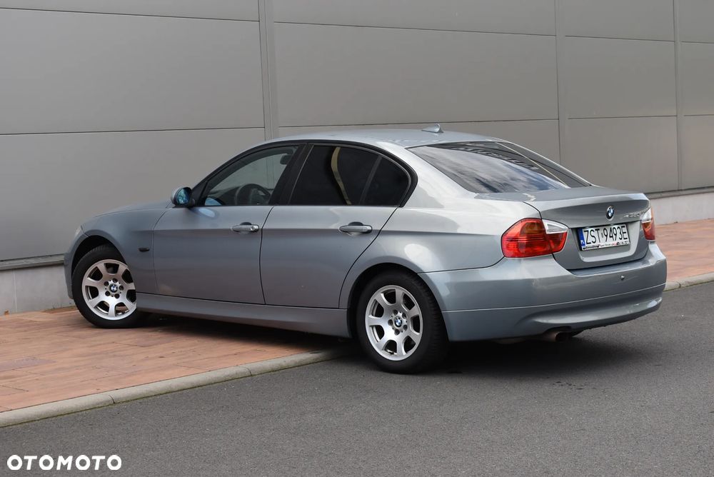 BMW Seria 3 320i - 40