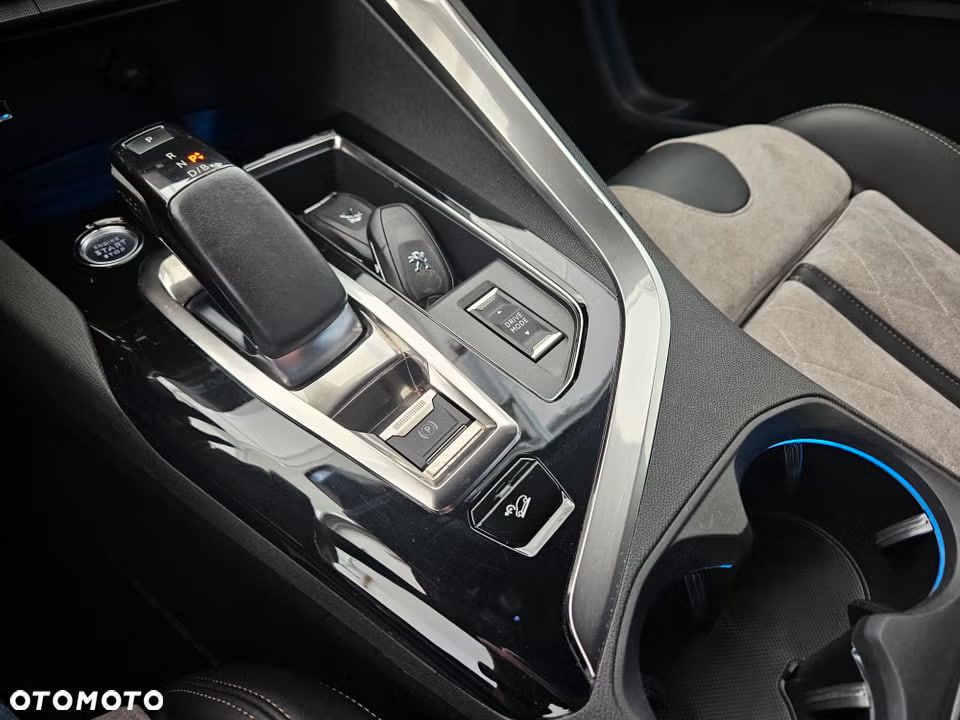 Peugeot 3008 1.6 PureTech HYbrid4 GT Line S&S EAT8 - 16