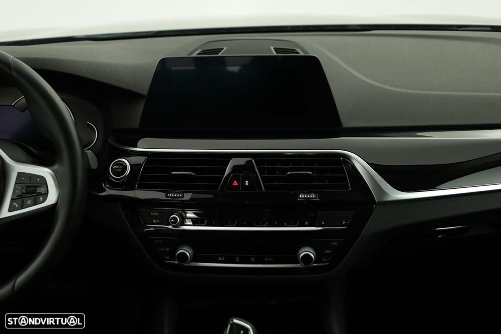 BMW 530 e Line Luxury - 8