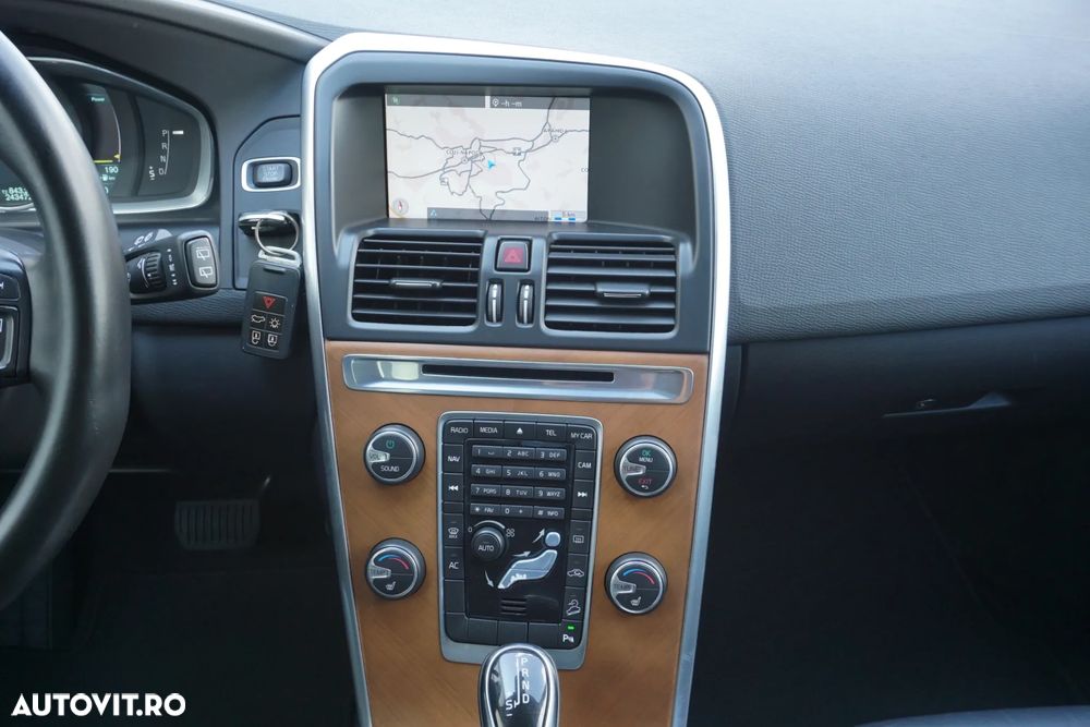 Volvo XC 60 D5 AWD Geartronic Summum - 26