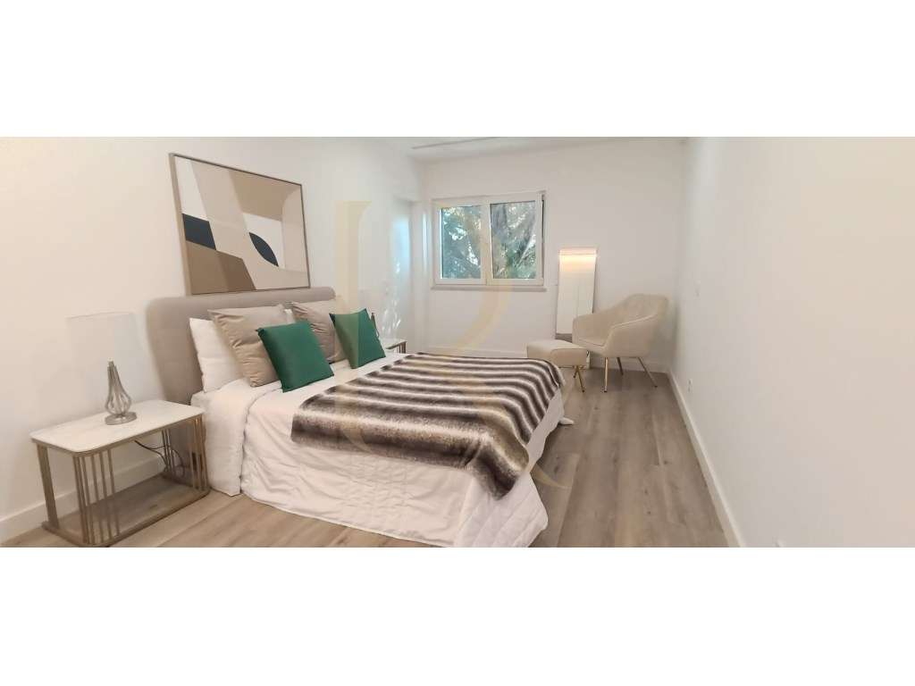 Apartamento T2 em remodelação com varanda em Benfica - Grande imagem: 5/9