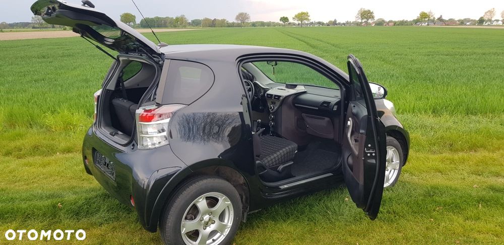 Toyota iQ - 5