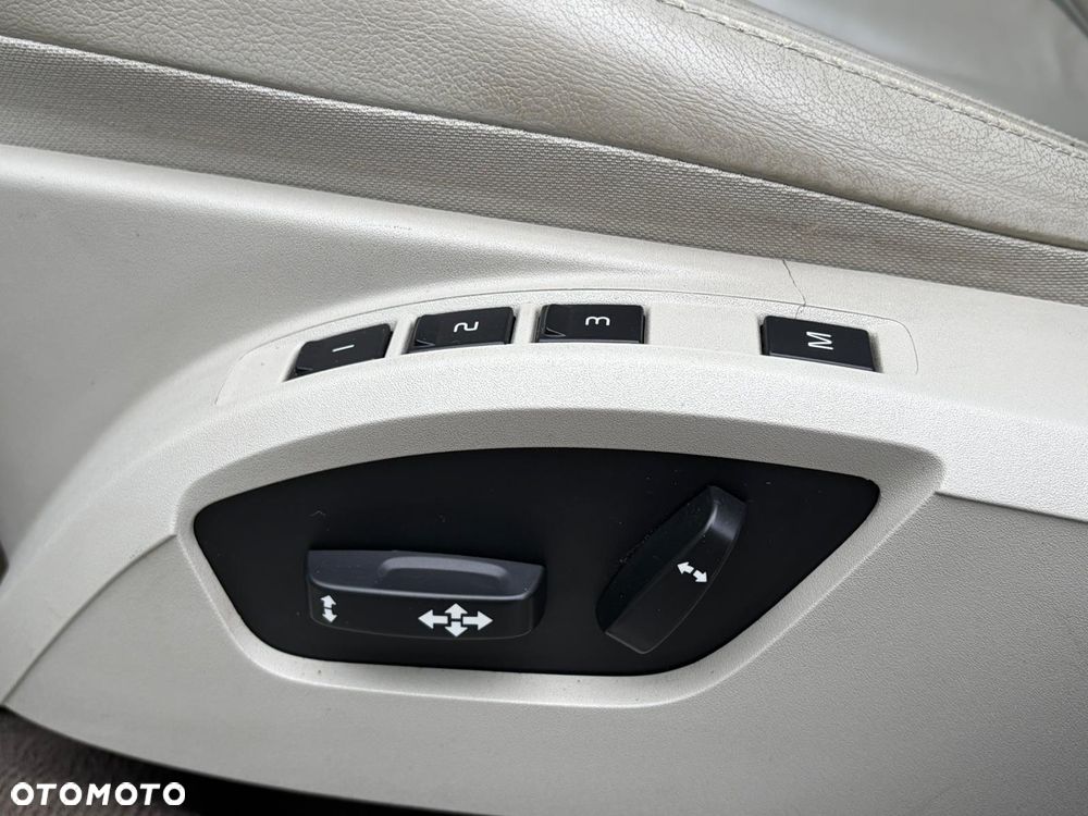 Volvo V40 D2 Summum - 13