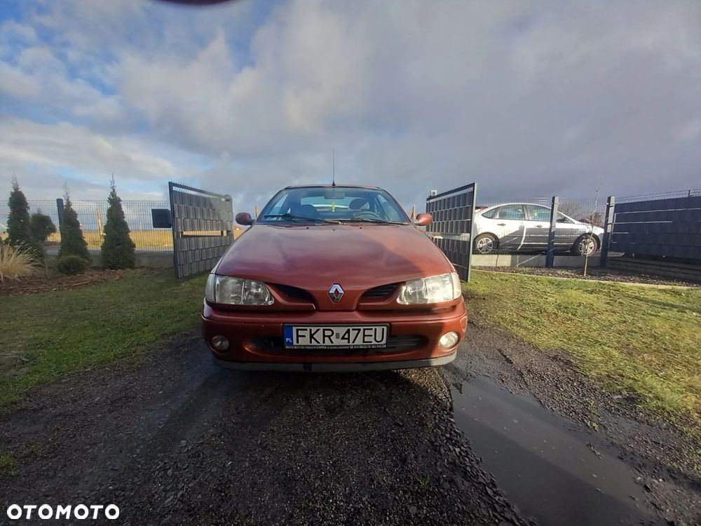 Renault Megane Coach 1.6 - 8