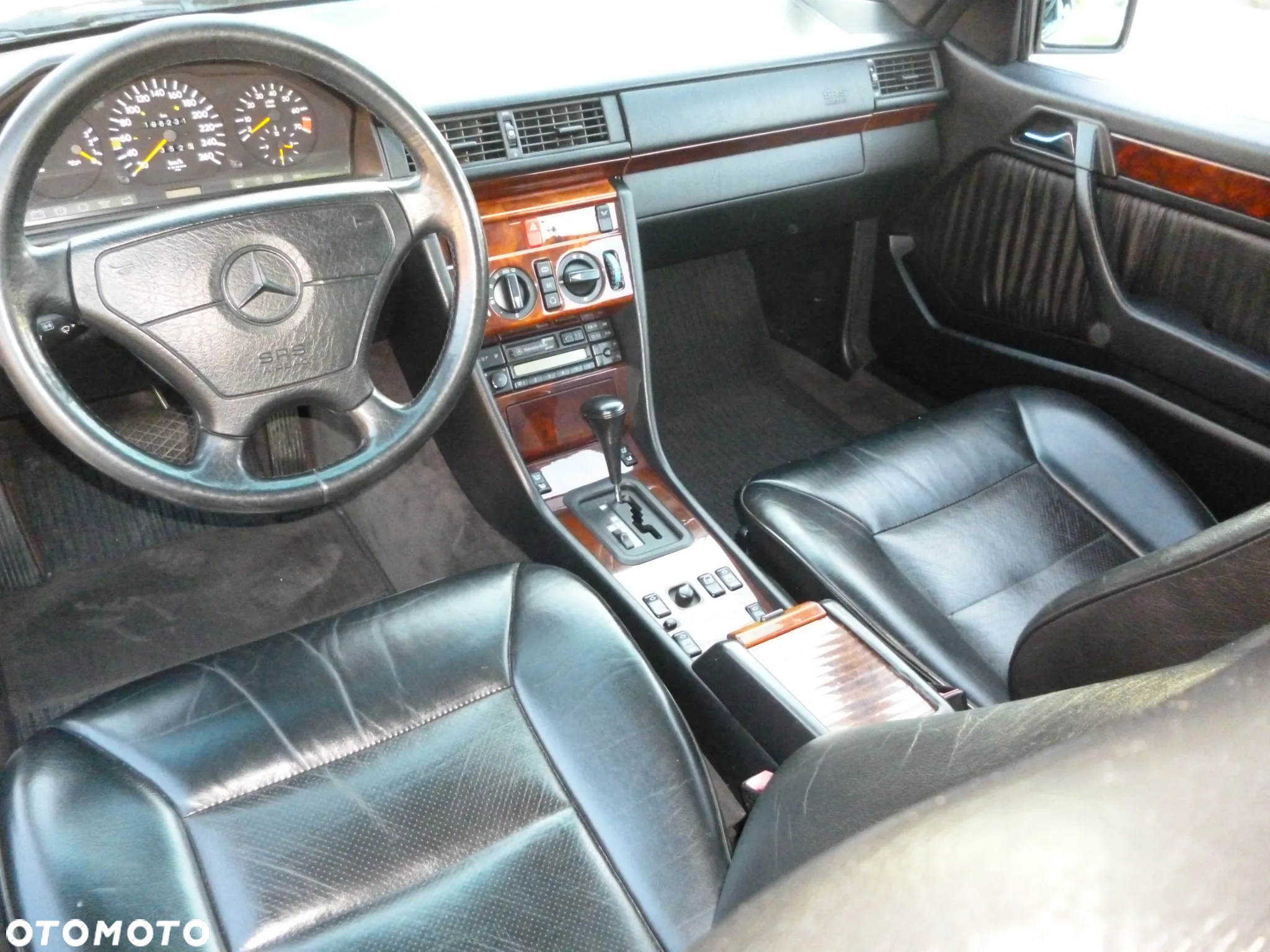 Mercedes-Benz Klasa E 320 - 12