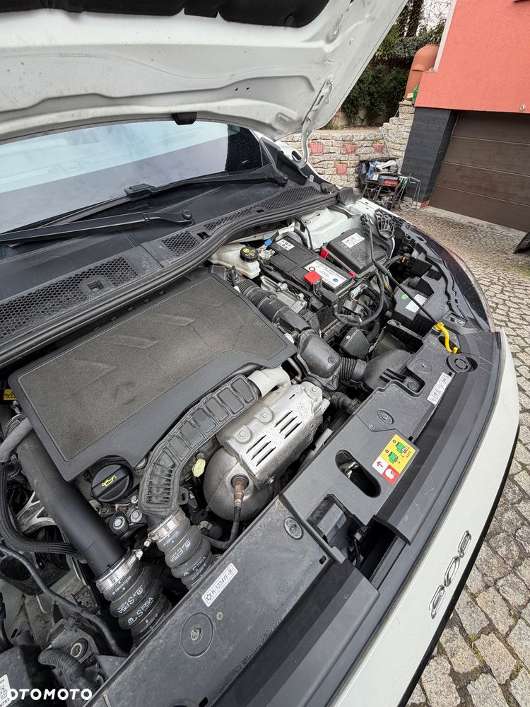 Peugeot 208 1.2 PureTech GT S&S EAT8 - 10
