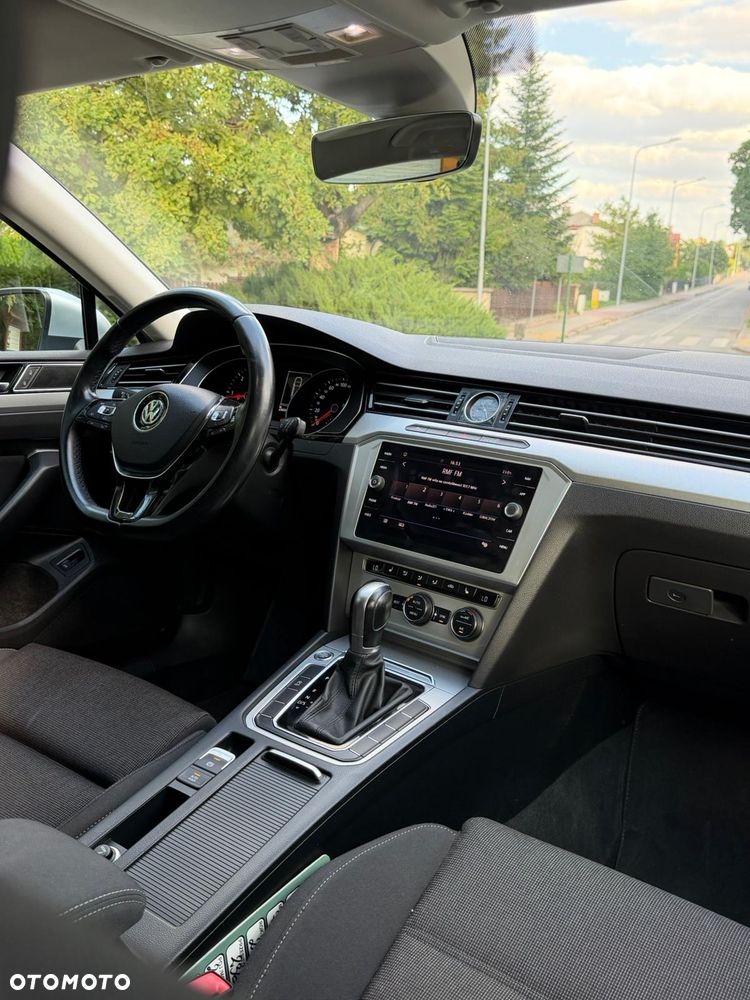 Volkswagen Passat - 30
