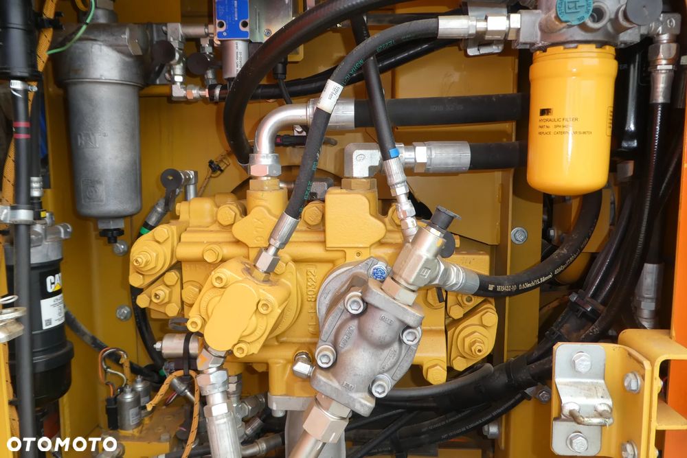 Caterpillar M 318F Z NIEMIEC TRZY ŁYŻKI - 20