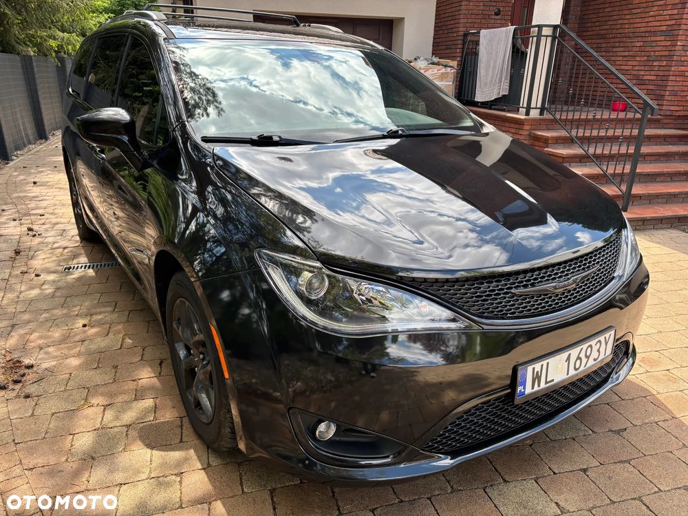 Chrysler Pacifica - 1