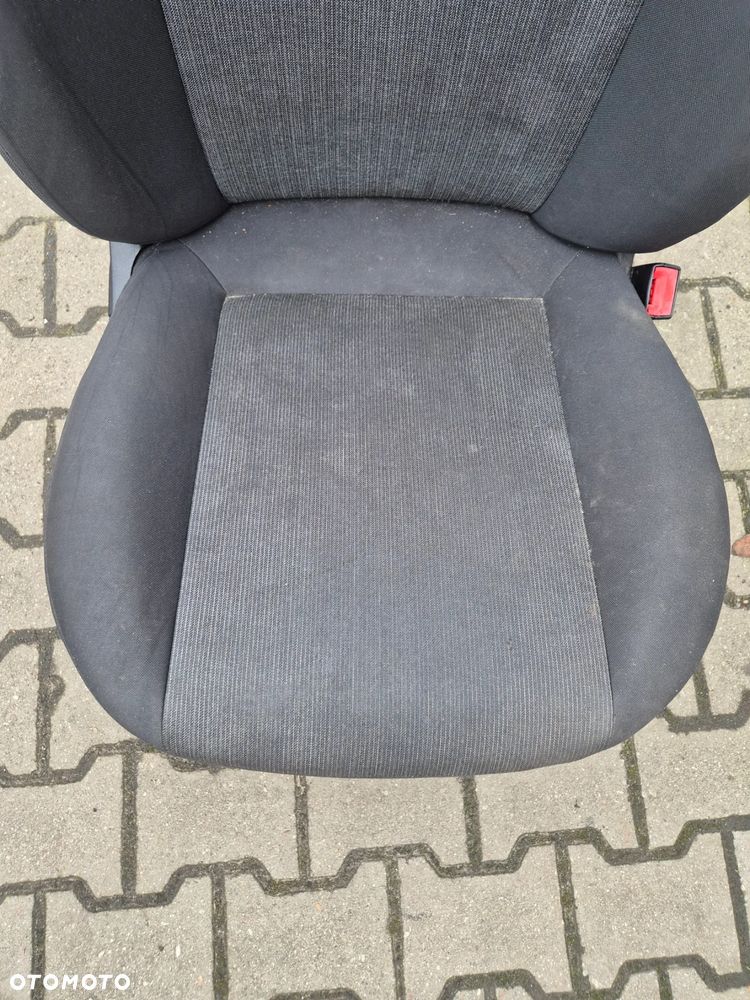 FOTEL PRAWY PASAŻERA Z PODUSZKĄ AIRBAG OPEL COMBO D FIAT DOBLO 2 II 10-22r. - 2