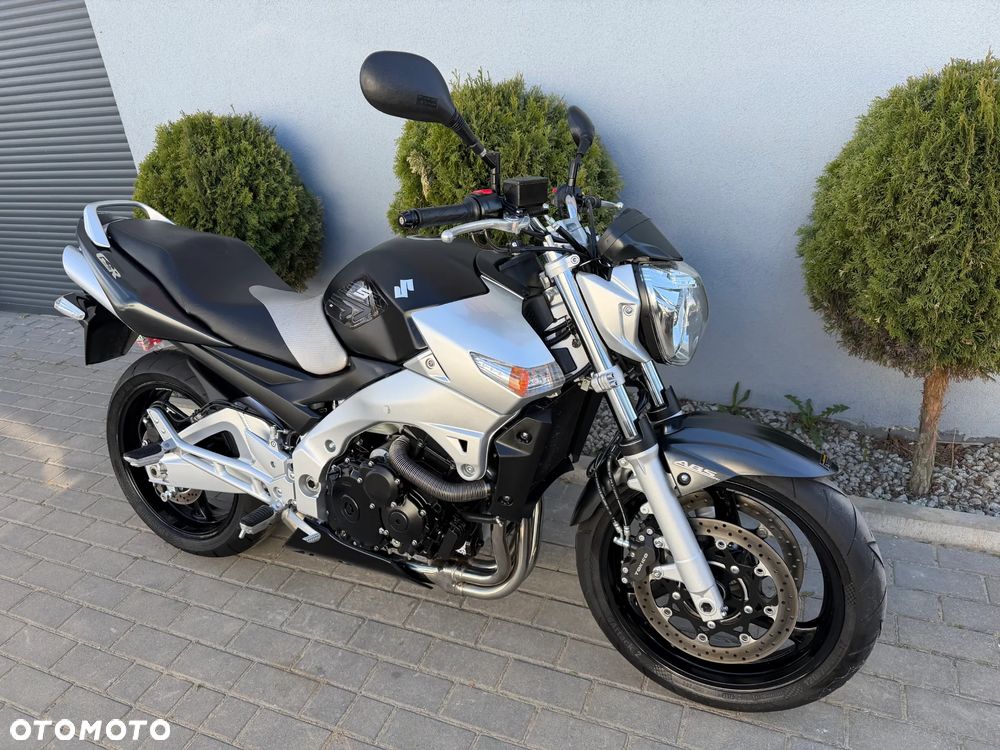 Suzuki GSR - 3