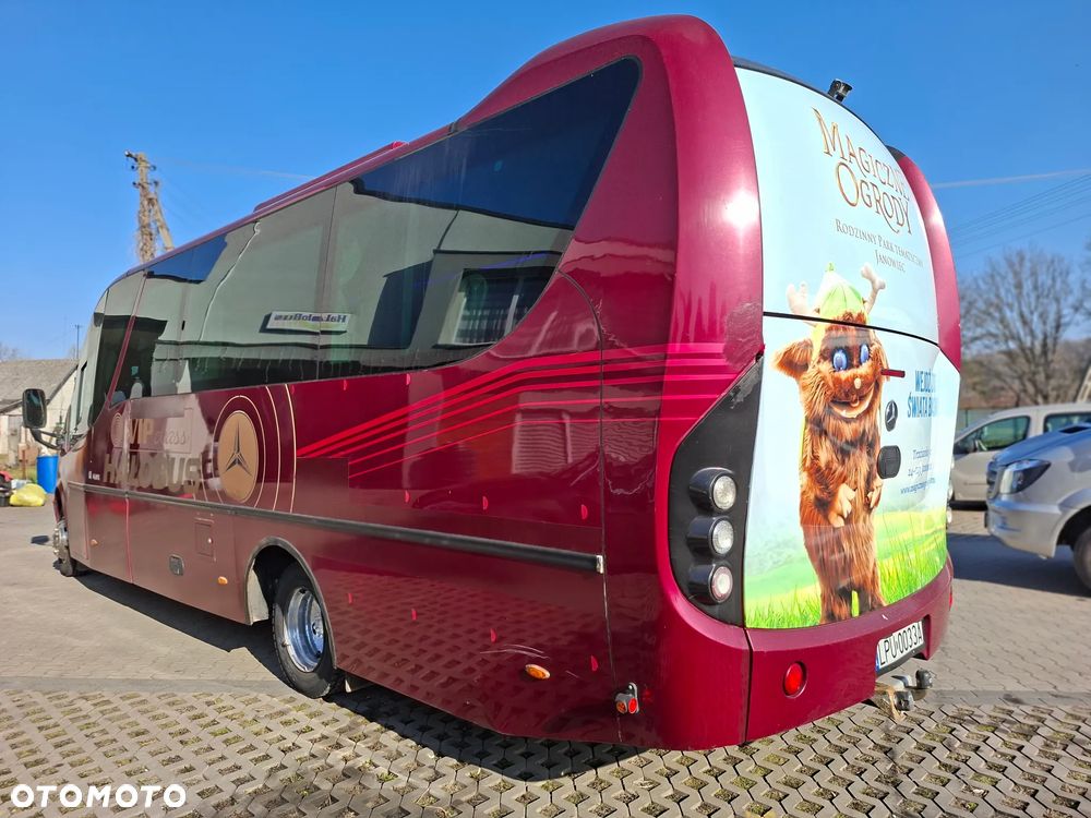 Mercedes-Benz 818 - 12