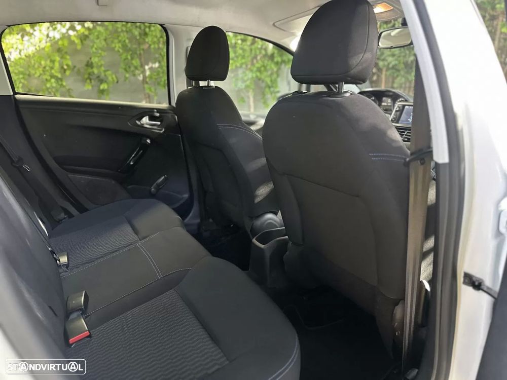 Peugeot 208 1.2 PureTech Style - 14