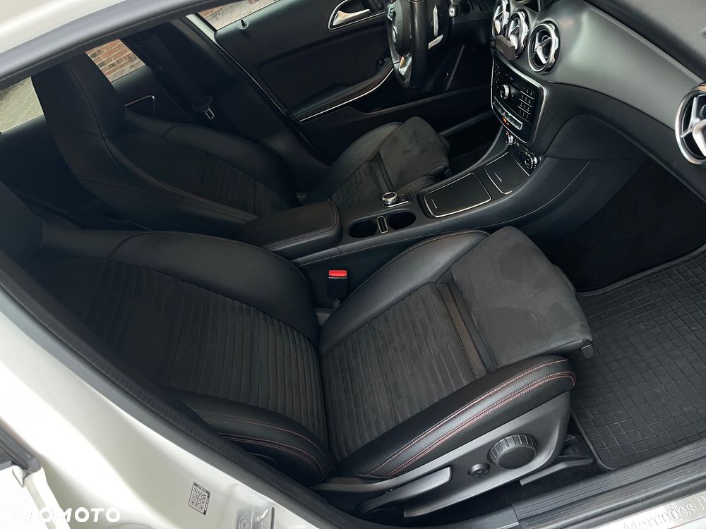 Mercedes-Benz GLA 200 7G-DCT - 15
