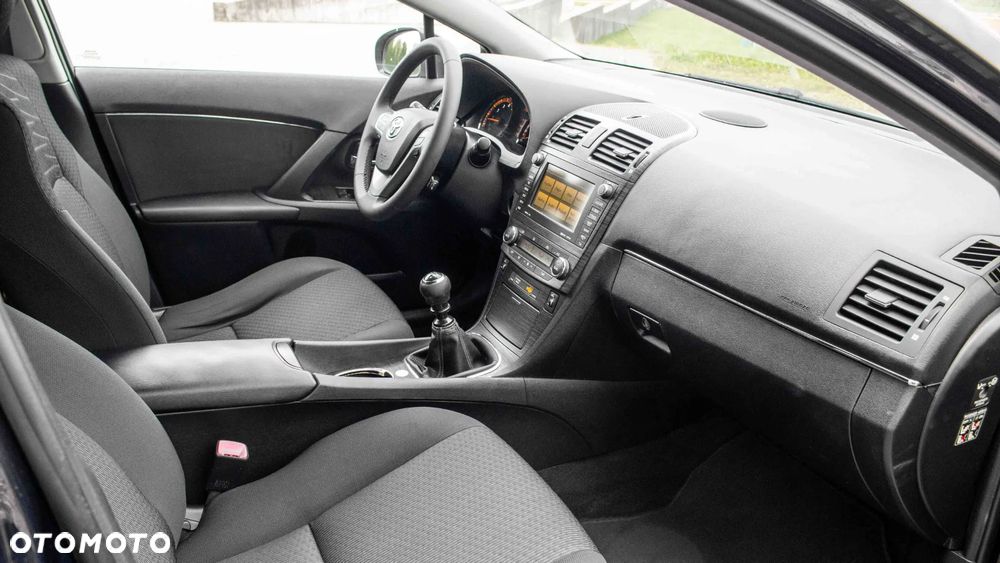 Toyota Avensis 2.0 Premium EU5 - 25