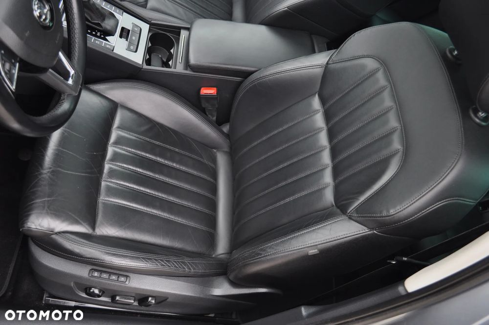 Skoda Superb 2.0 TDI DSG Premium Edition - 28