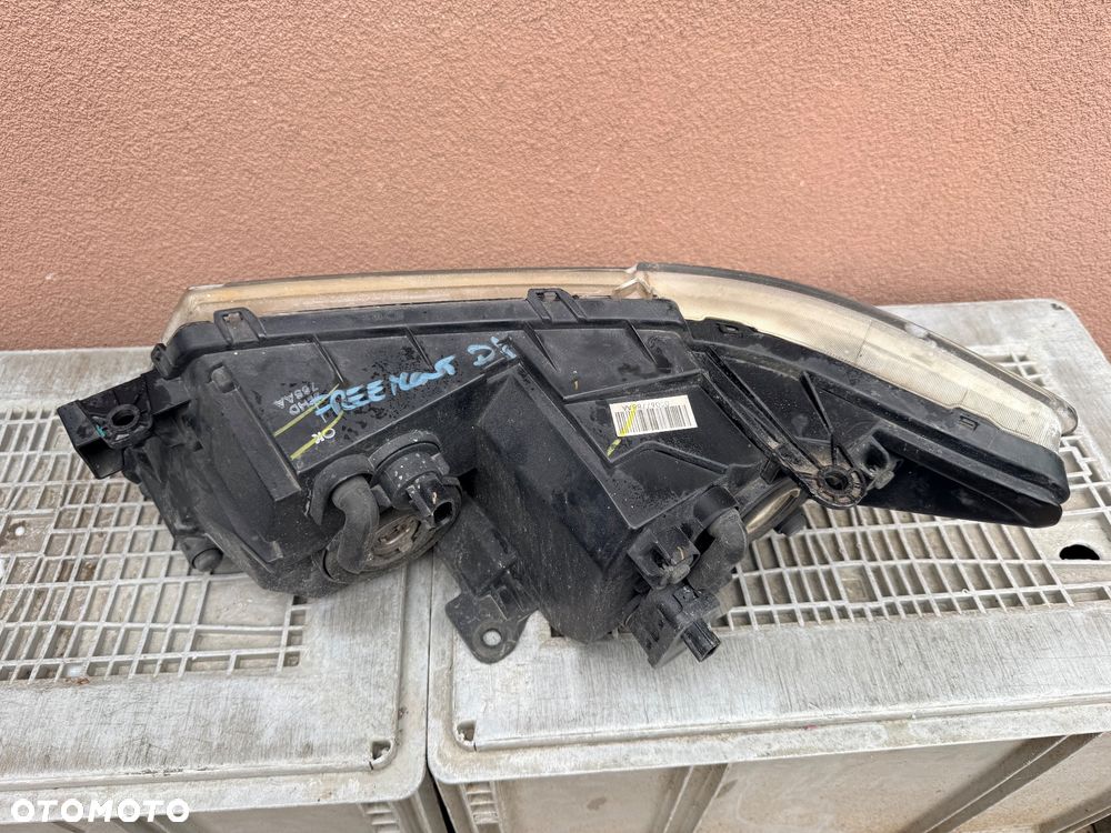 Lampa przednia FIAT FREEMONT DODGE JOURNEY PRAWA EUROPA ORYGINALNA - 2