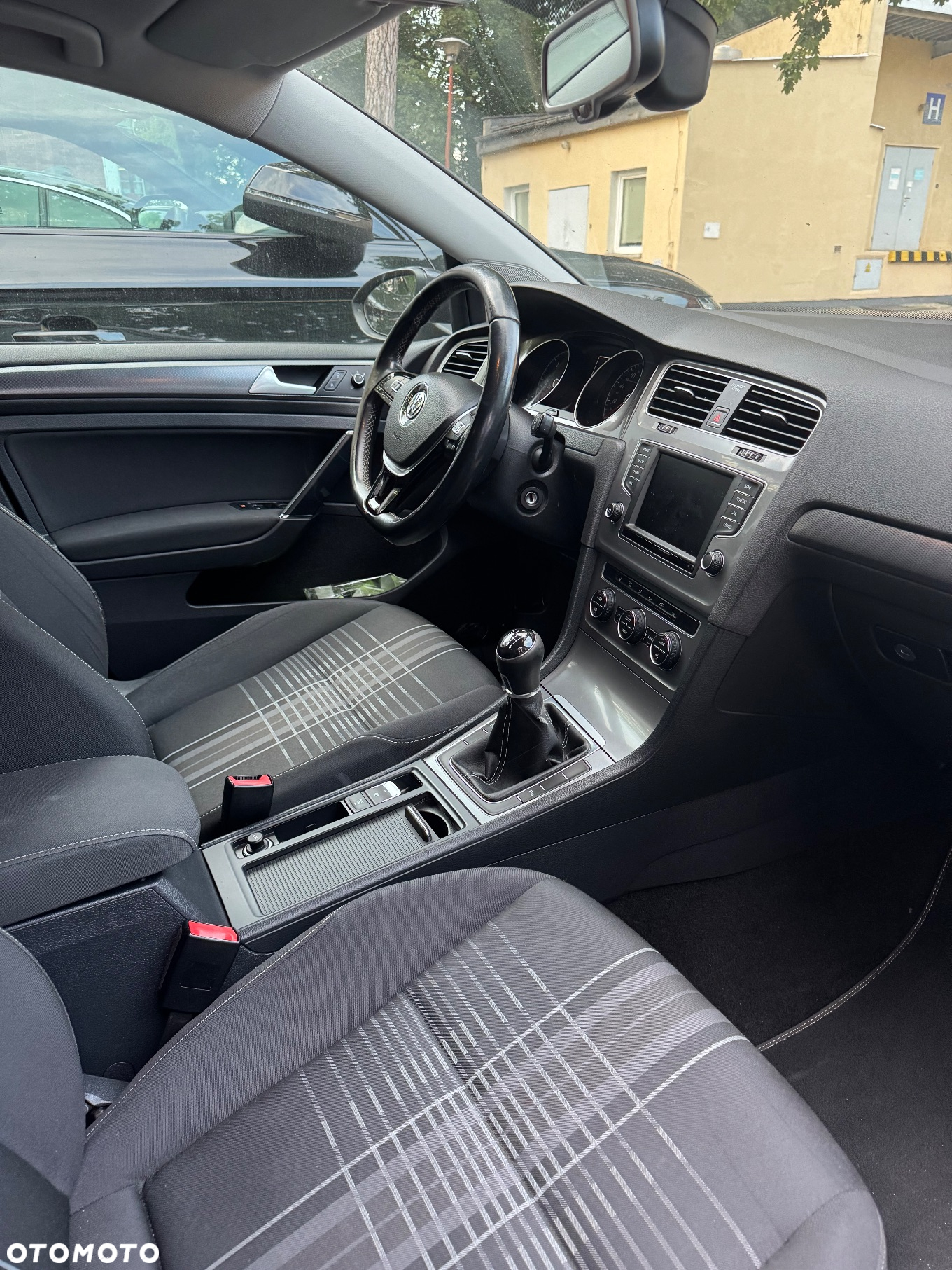 Volkswagen Golf - 2
