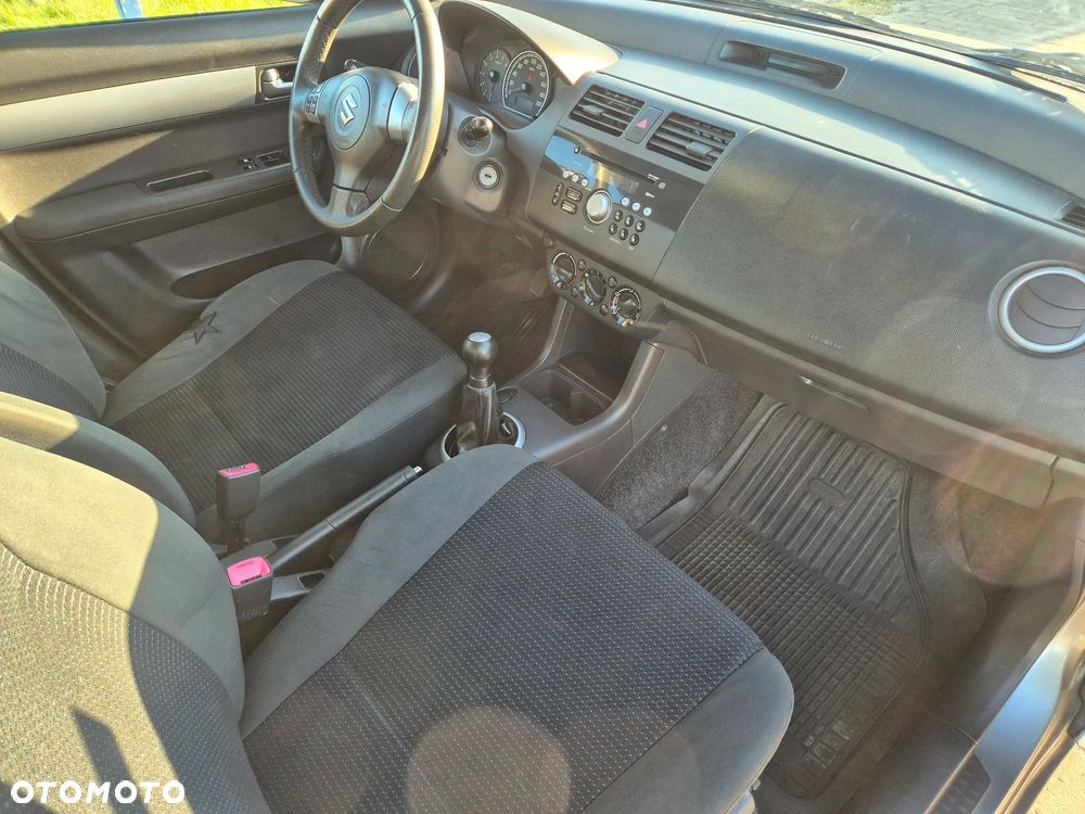 Suzuki Swift 1.3 JB Edition - 8