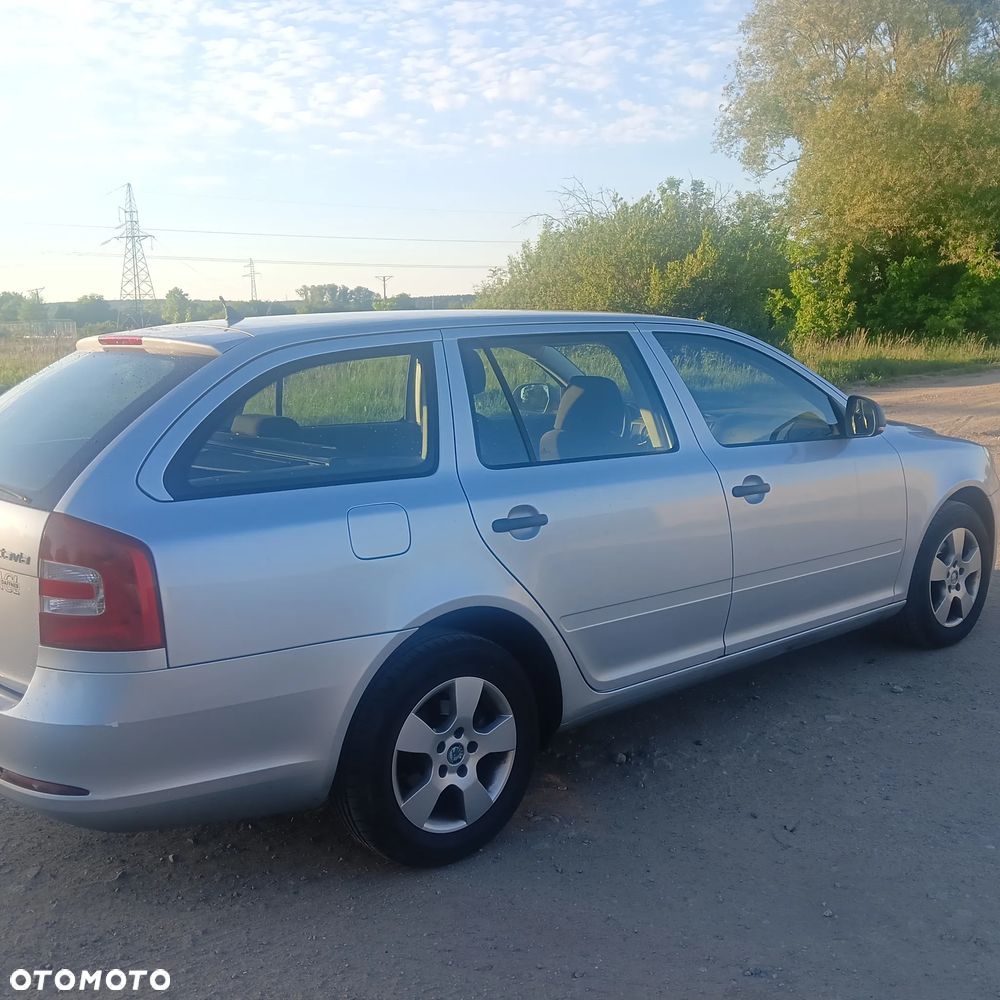 Skoda Octavia 1.6 TDI DPF Ambition - 4