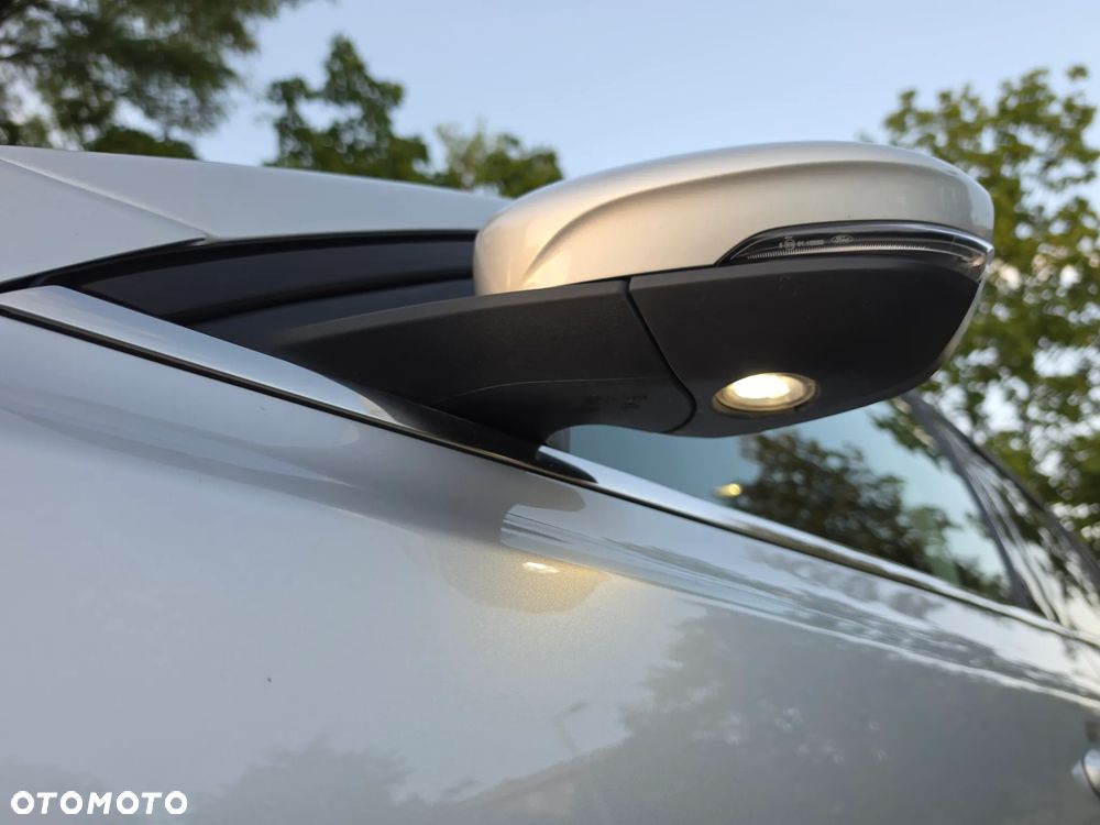 Ford Focus 1.0 EcoBoost Hybrid TITANIUM X - 25