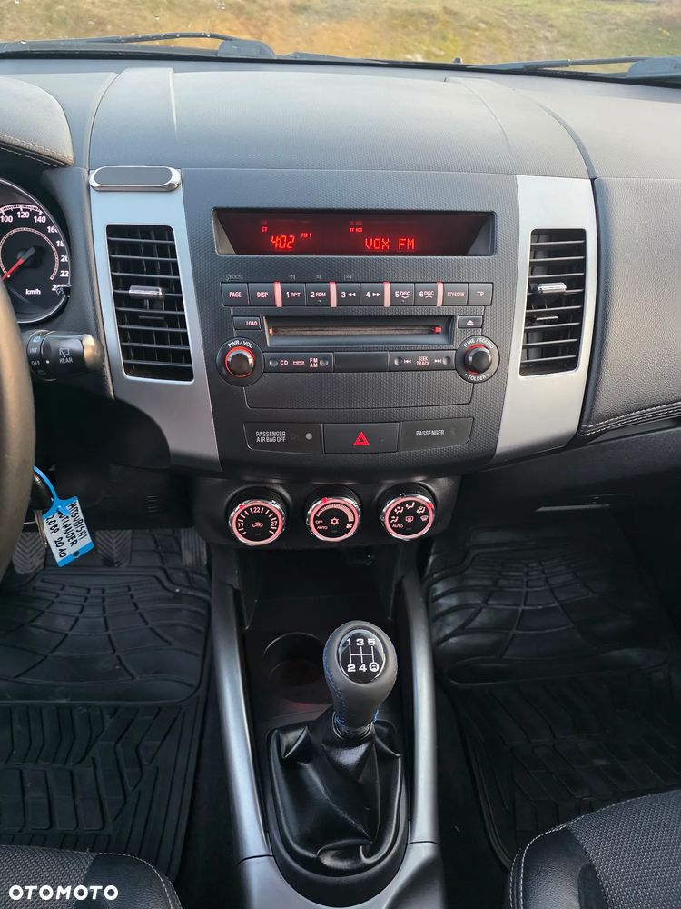 Mitsubishi Outlander - 16