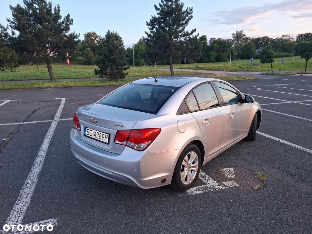 Chevrolet Cruze 1.8 LS+ - 10