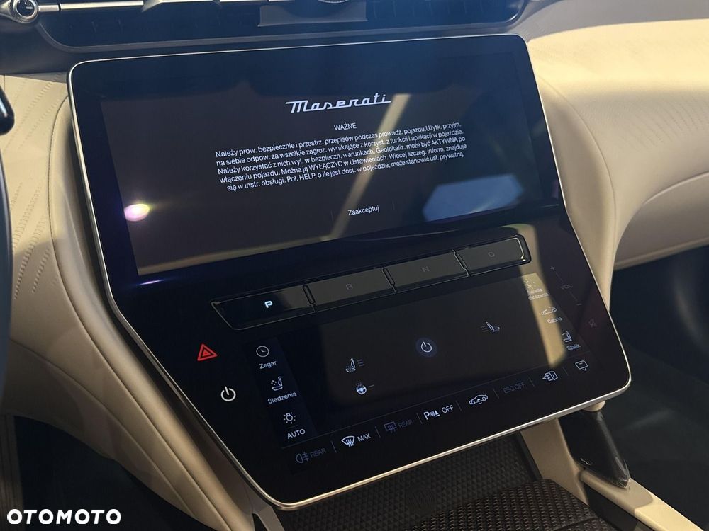 Maserati GranCabrio - 12