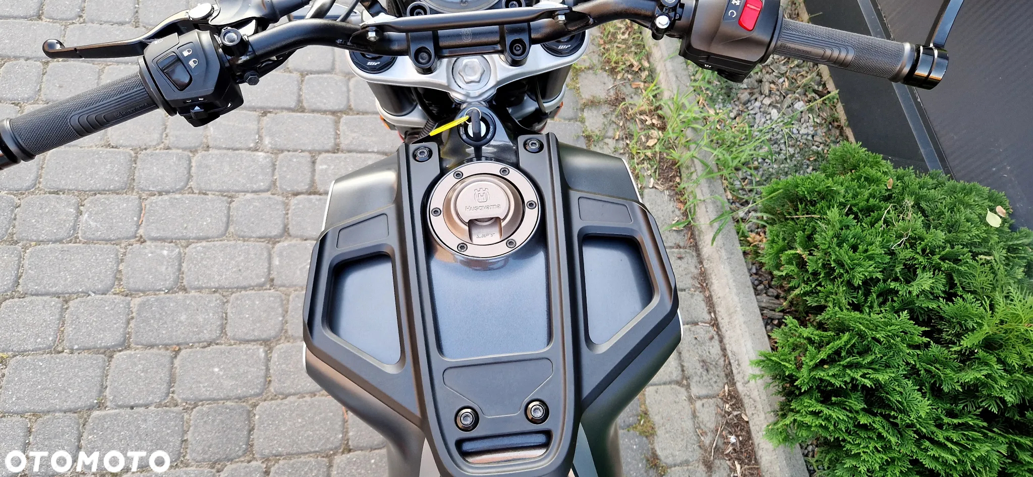 Husqvarna Svartpilen - 8