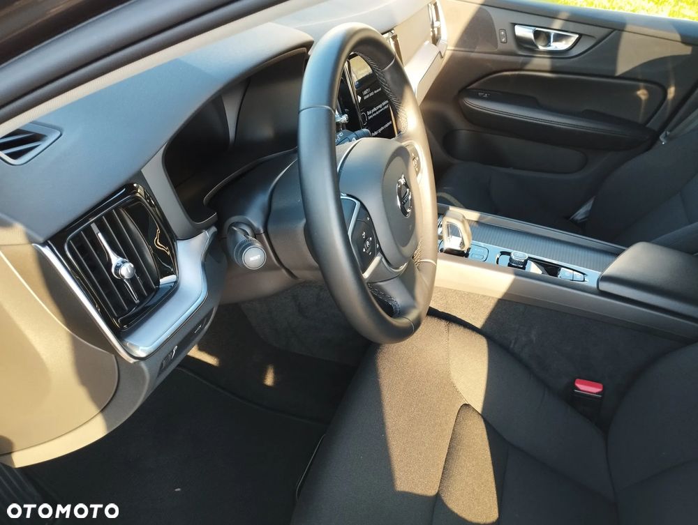 Volvo V60 B3 B Momentum - 24